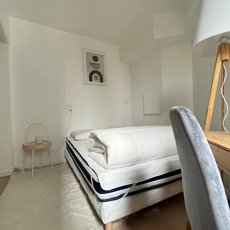 Charming 2-bedroom Near Montsouris 14th Parijs